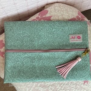 Makeup Junkie large - Southern Belle